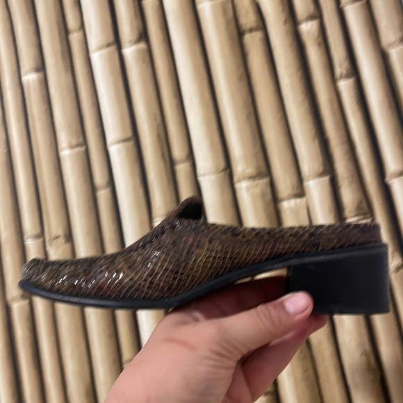 STUART WEITZMAN python embossed mule loafers in sz 8.5 used in box - Picture 2 of 5